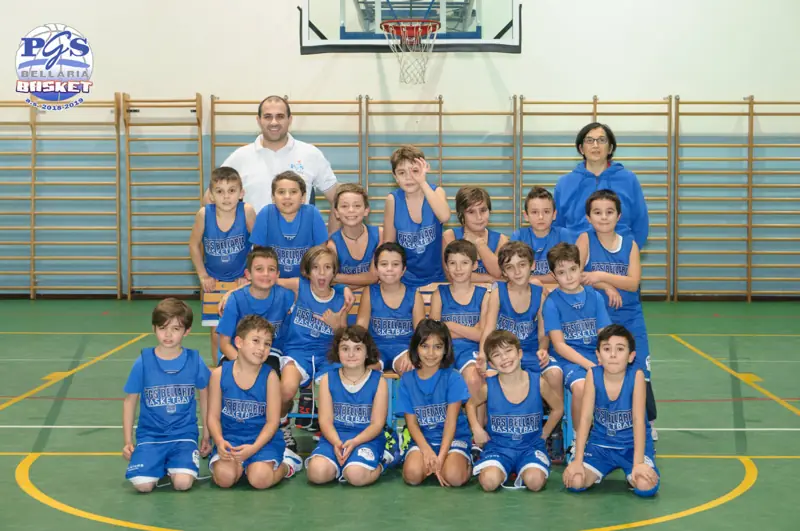 Bambini del minibasket PGS Bellaria in palestra